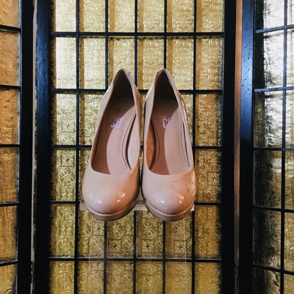 9&CO. Beige Stiletto Pumps